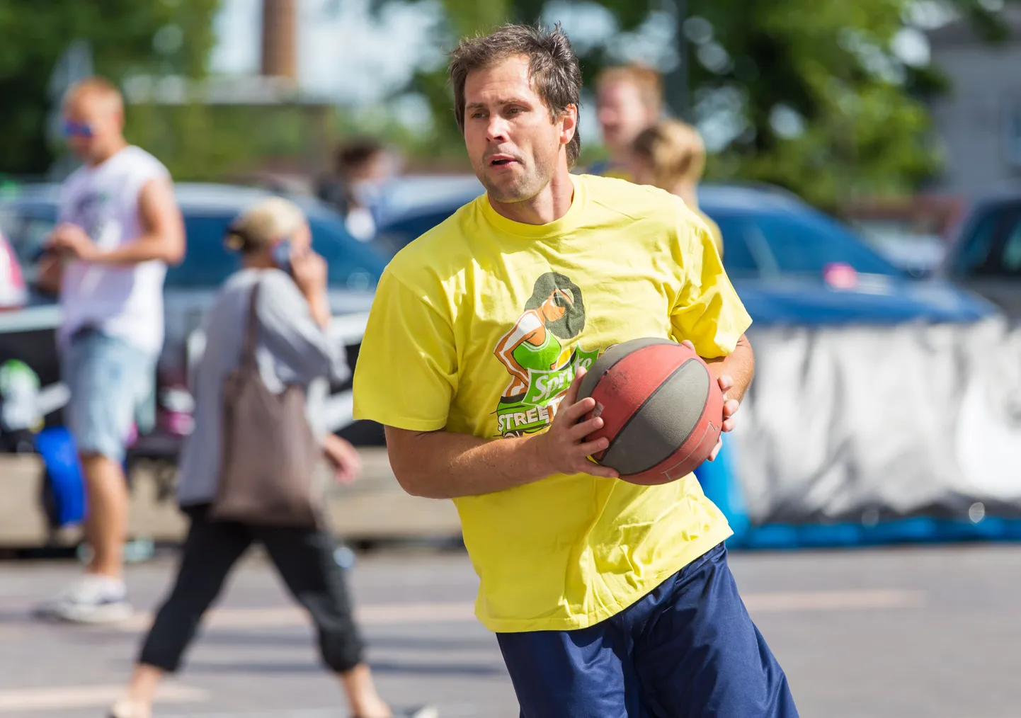 Valmo Kriisa madistas üle pika aja tänavakorvpallis.