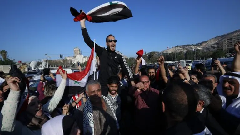 Жители Дамаска вышли на улицы в поддержку Асада 