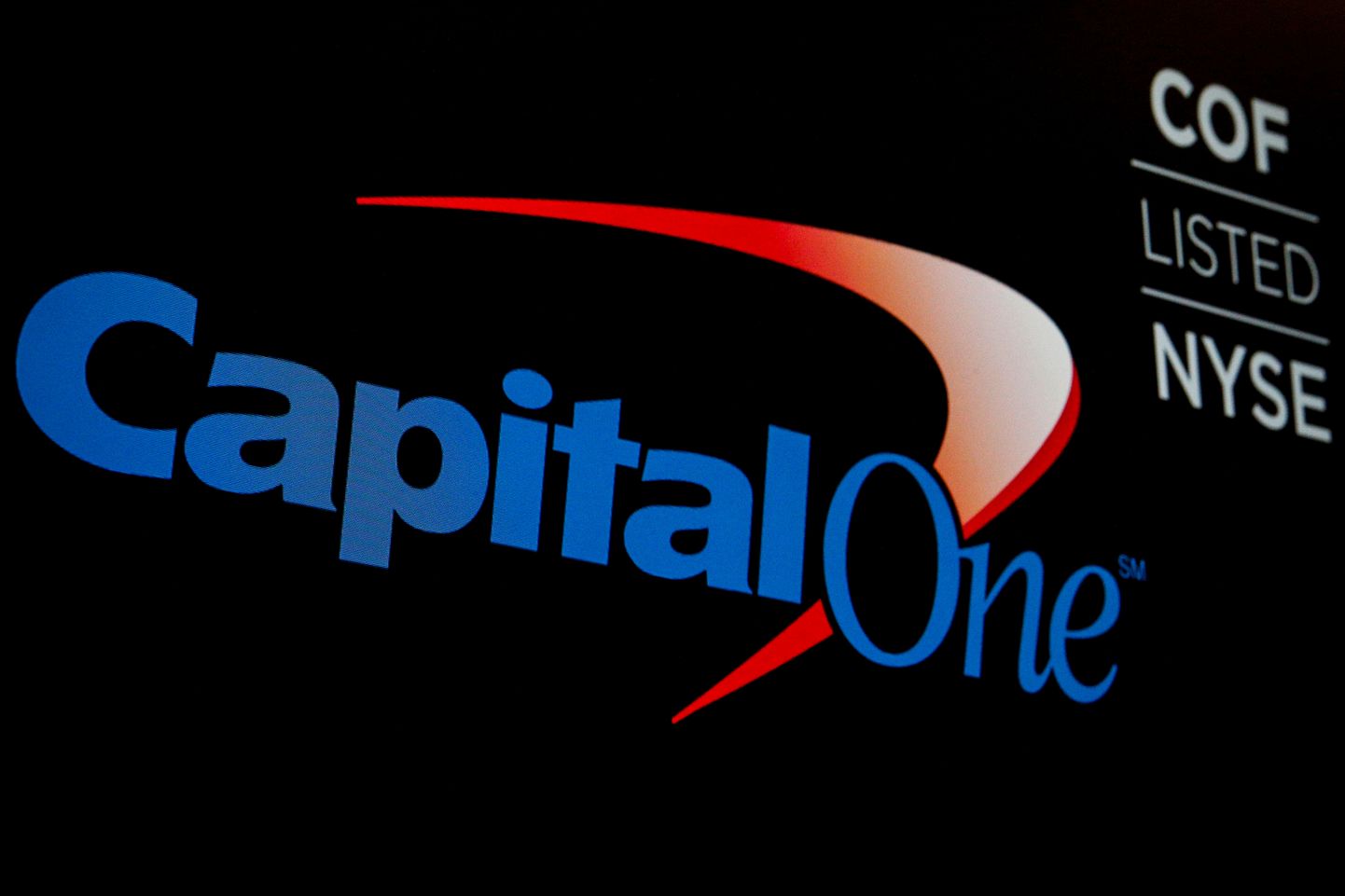 USA suurpanga Capital One logo 21. mail New Yorgi börsi ekraanil.