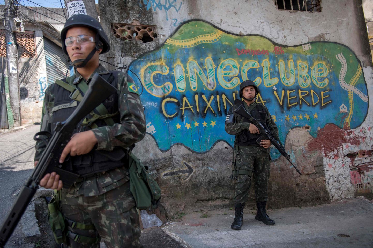 Sõdurid Rio de Janeiro slummis.