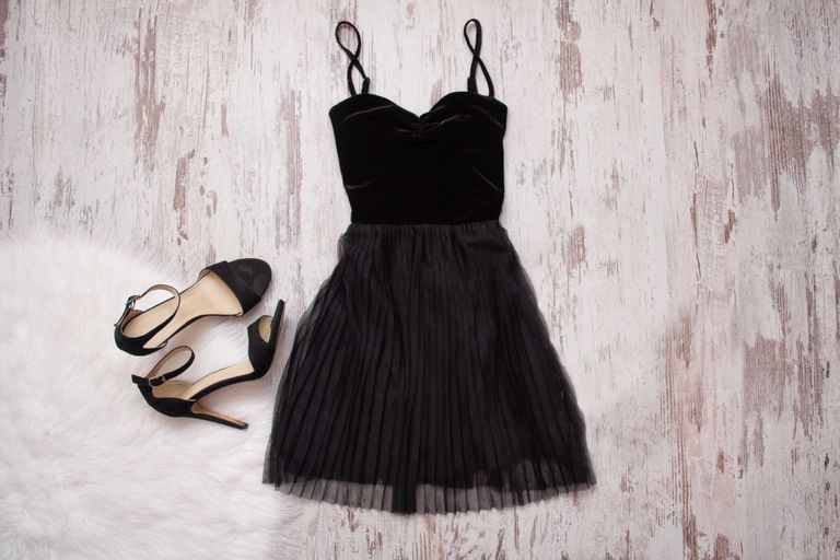 Маленькое черное платье.