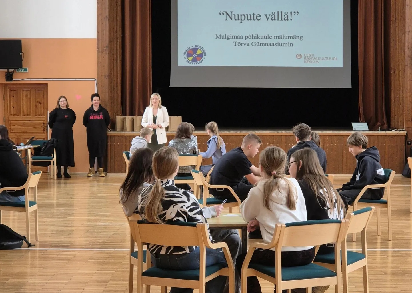 Mulgimaa koolinoorde täädmistepruuv "Nupute vällä!" sai küindlekuul teos Tõrva gümnaasiumin.