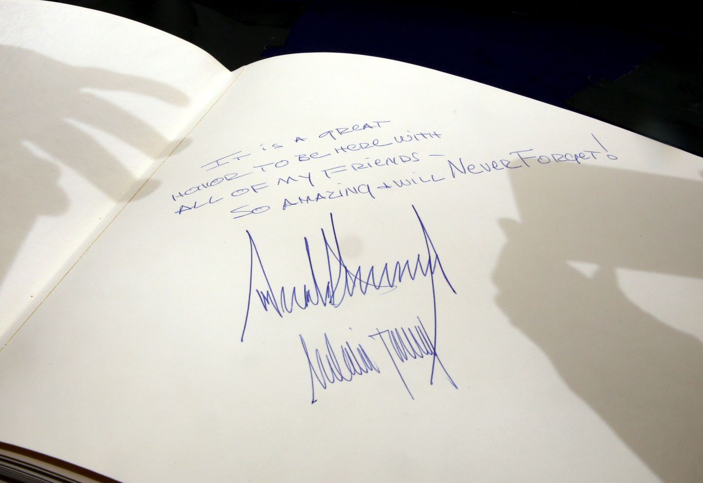Donald Trumpi kirjutis Iisraeli holokaustimuuseumi külalisteraamatus