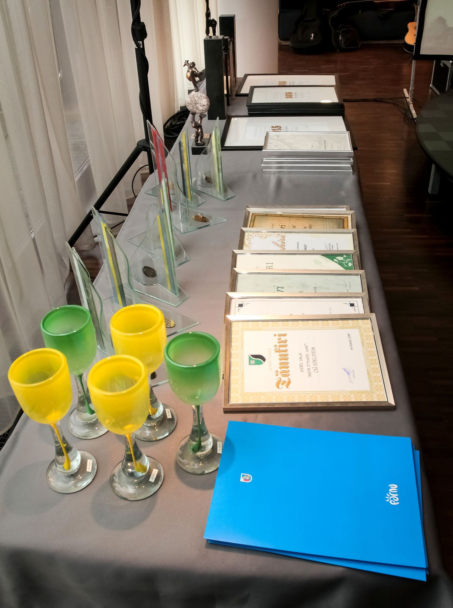 Ettevõtlusnädalale pani särava punkti tunnustusüritus "Pärnumaa aasta ettevõtted", laureaadid ja nominendid võtsid auhinnad vastu Estonia Resort ja SPA vastses restoranis Noot.