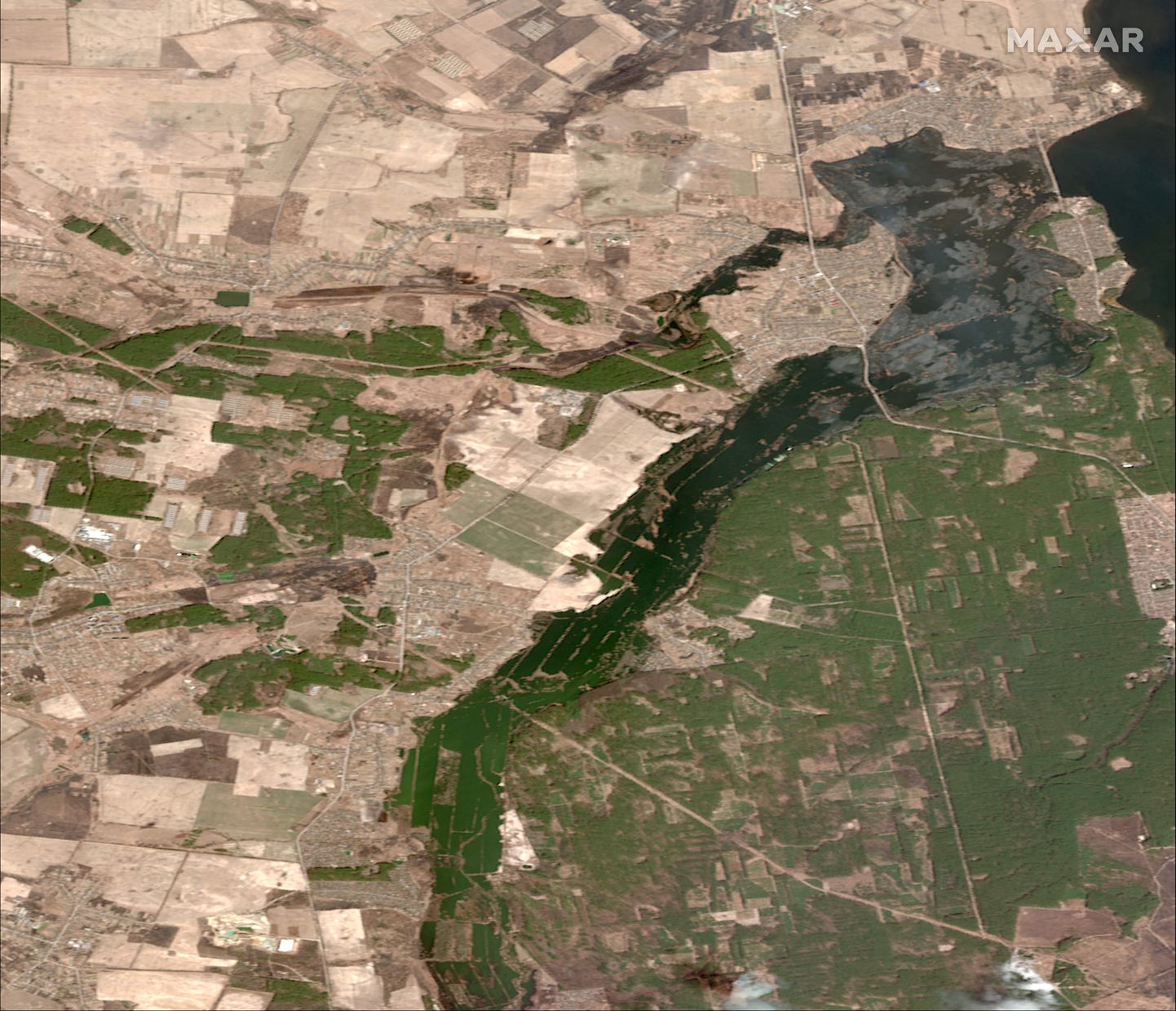 Satelliidipiltide abil on võimalik jälgida maakasutuse muutusi ja prognoosida põllumaade saagikust. Antud (illustreerival) satelliidifotol on näha üle ujutatud põllud Ukrainas.