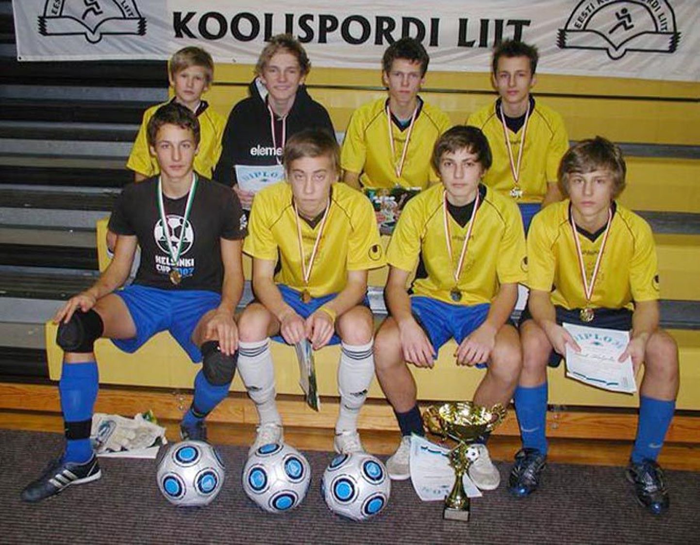 Viljandis peetud Eesti koolispordi liidu põhikoolinoormeeste meistriliiga
saalijalgpalli turniiri võitnud maagümnaasiumi meeskond