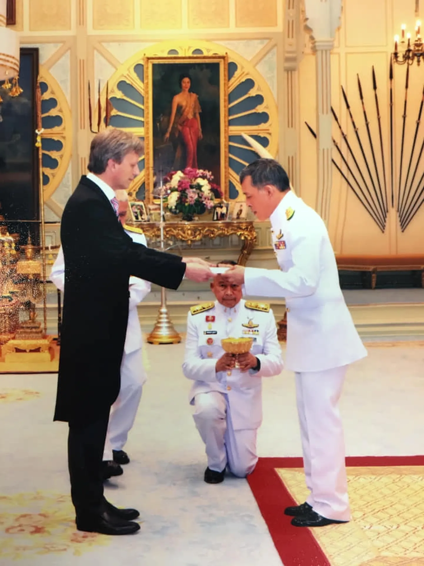 Suursaadik Marten Kokk ja Tai kuningas Maha Vajiralongkorn Bodindradebayavarangkun.