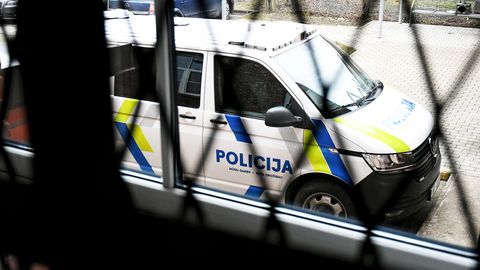 Daugavpilī par angāra apzagšanu aizturēti divi vīrieši