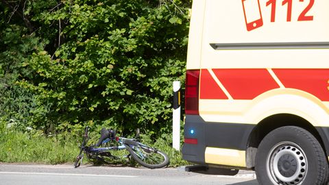 Jalgrattur sai matkabussilt löögi