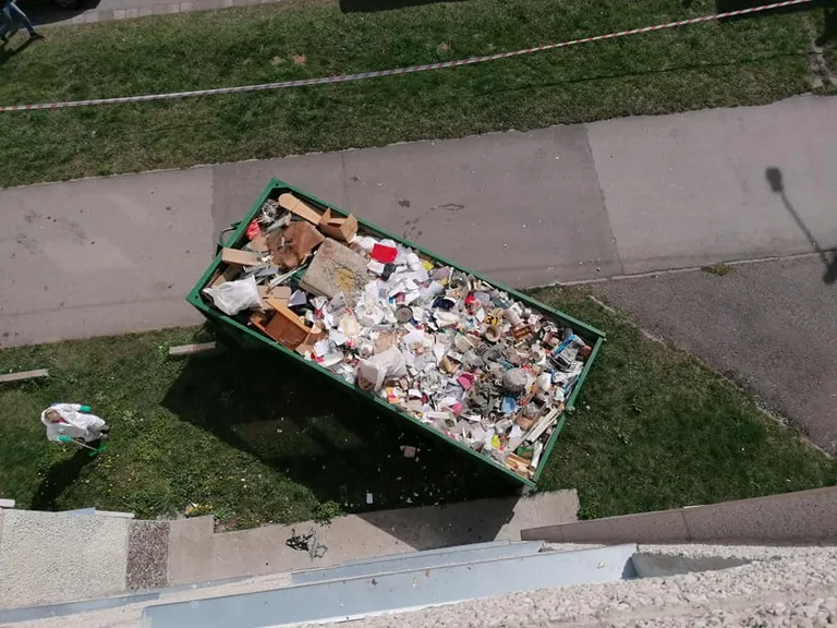 Контейнер для смешанного мусора. Около 20 м3.