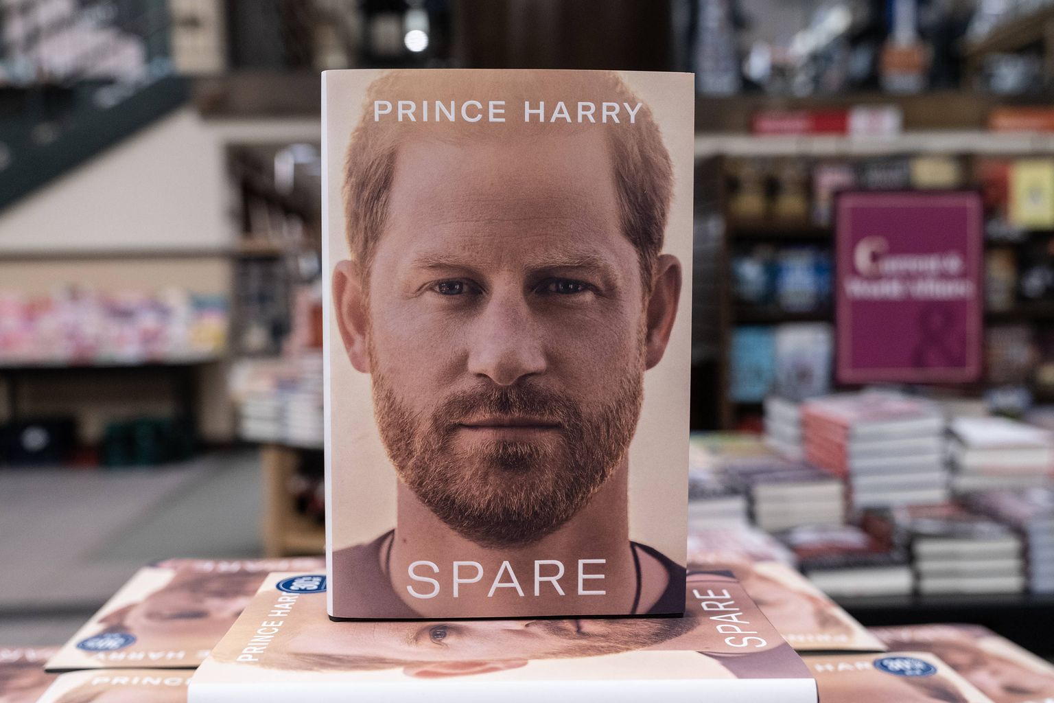 Prints Harry autobiograafia «Spare» («Tagavara») jõudis müügile 10. jaanuaril 2023. Pildil raamatud USA New Yorgi Barnes & Noble raamatupoes