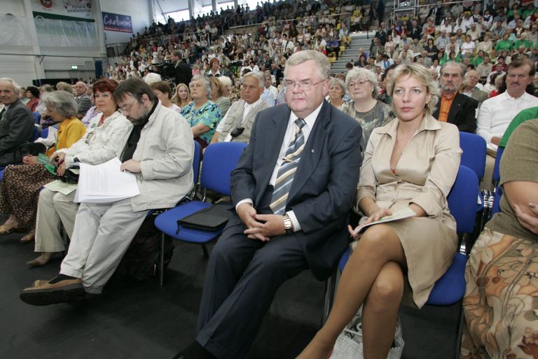 Edgar ja Vilja Savisaar 20. augustil 2005. aastal Rakveres toimunud Keskerakonna suurkogul.
Foto: Tiina Kõrtsini/SL Õhtuleht