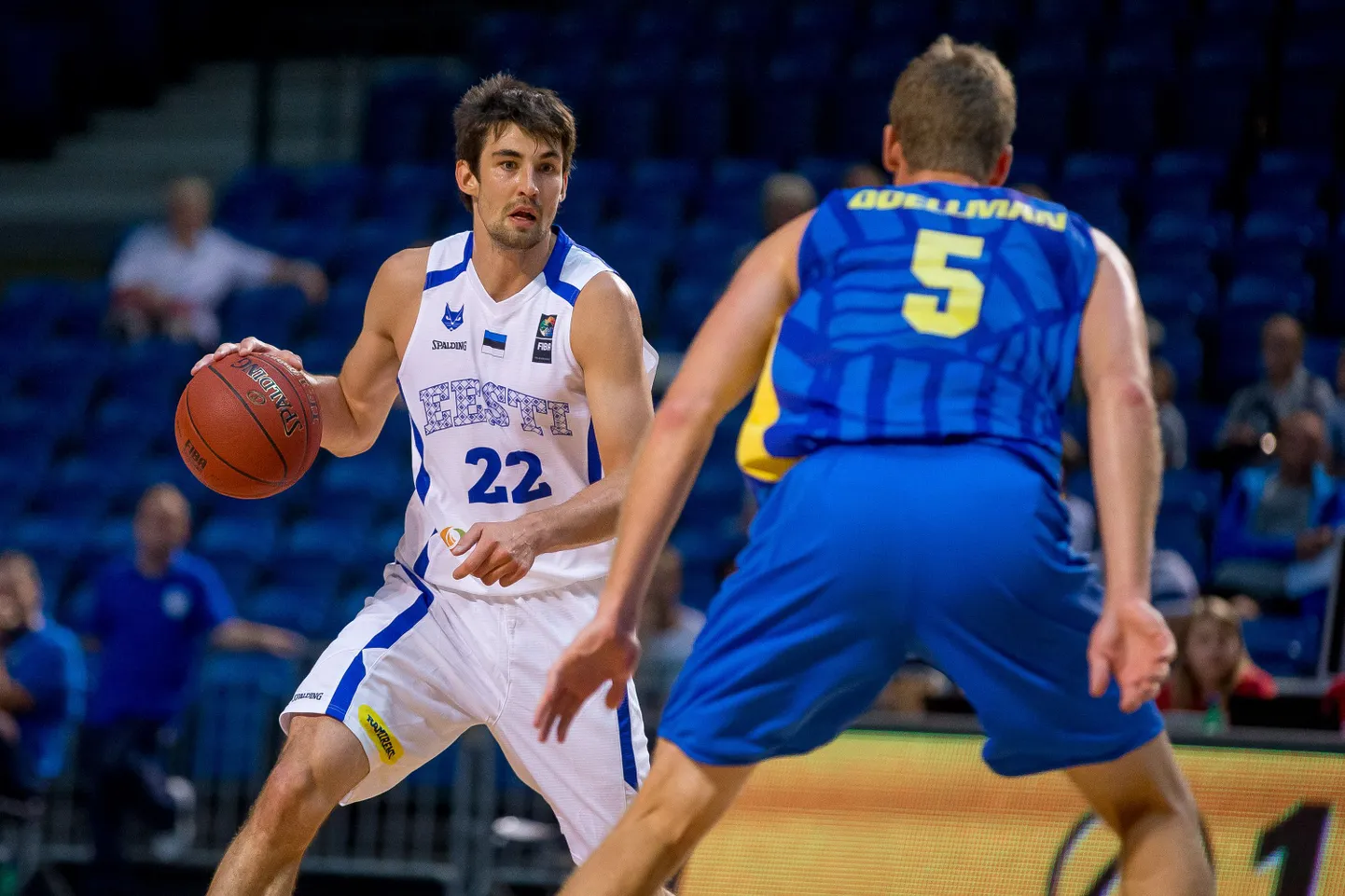 Tanel Kurbas (vasakul) Eesti koondise särgis.