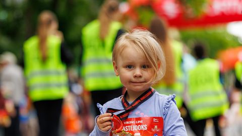 SUUR GALERII ⟩ Vaata, kuidas pisikesed sportlased vudisid Rakvere ööjooksul