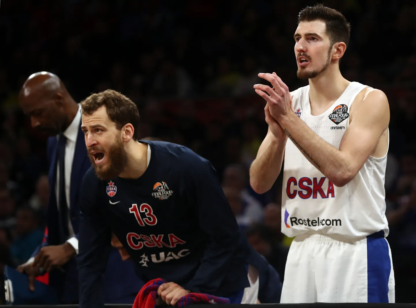 Nando de Kolo (no labās) un Serhio Rodrigess