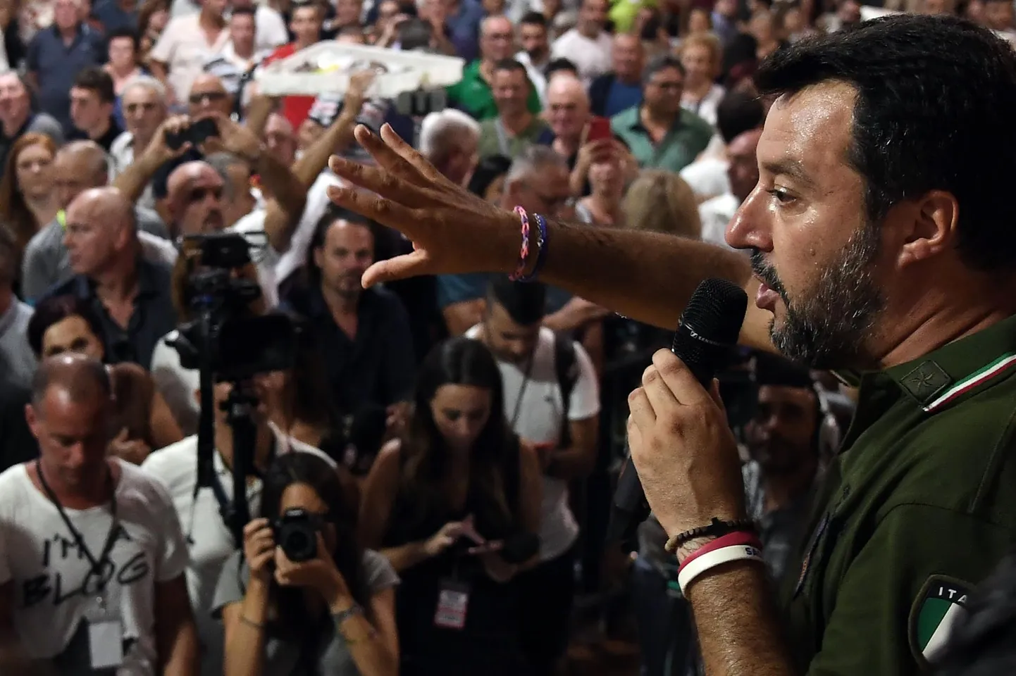 Conselves kõnet pidav Liiga esimees Matteo Salvini ei ole unustanud, et tema edu taga on lähedus rahvale.