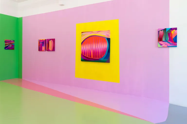 Kristi Kongi näitus «Sädelev täht Magenta. Oli see unes või oli see ilmsi?» Kogo galeriis. Näitusevaade.