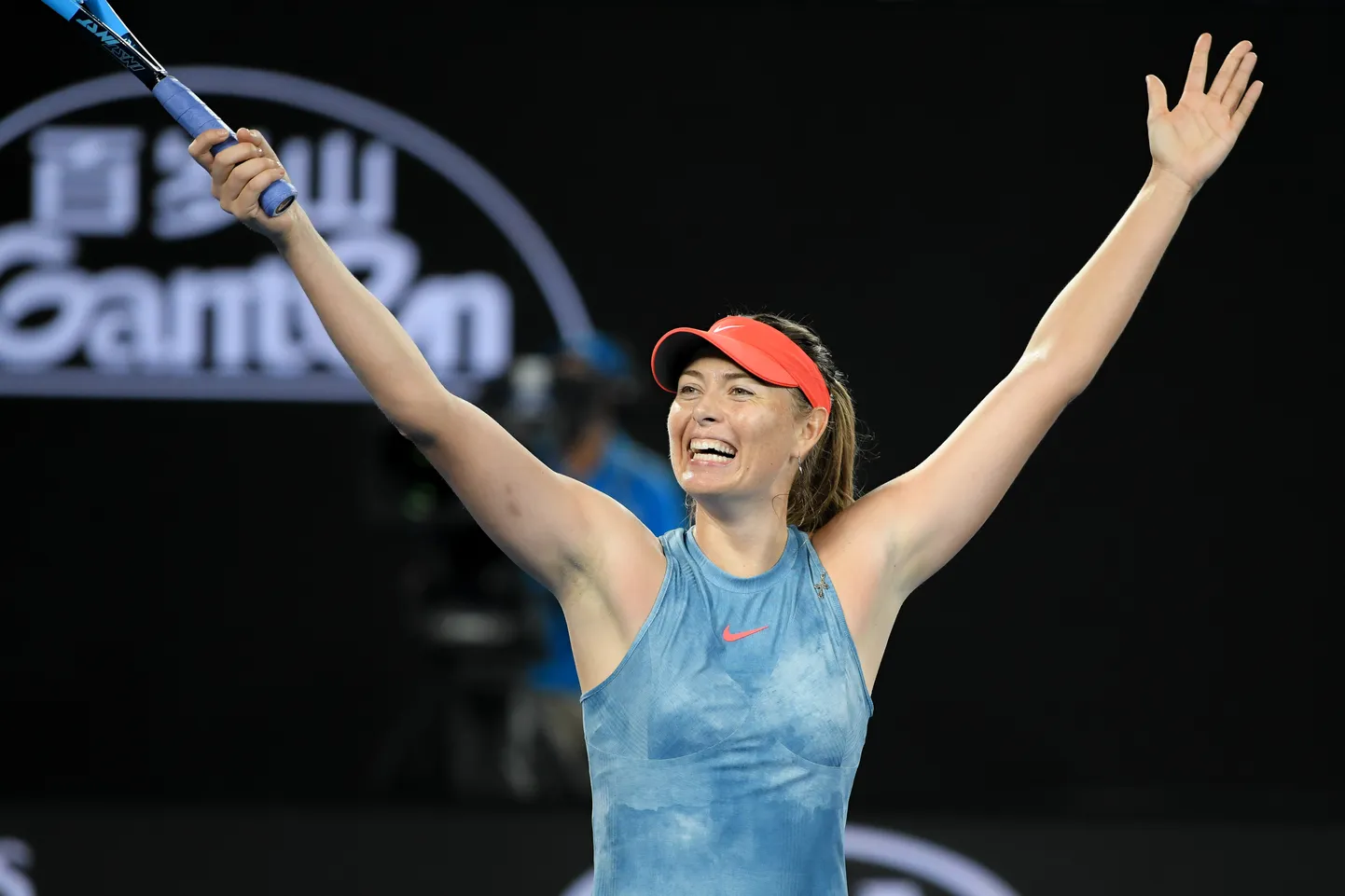 Maria Šarapova tähistamas Austraalia lahtistel tennisemeistrivõistlustel võitu valitseva meistri Caroline Wozniacki üle.