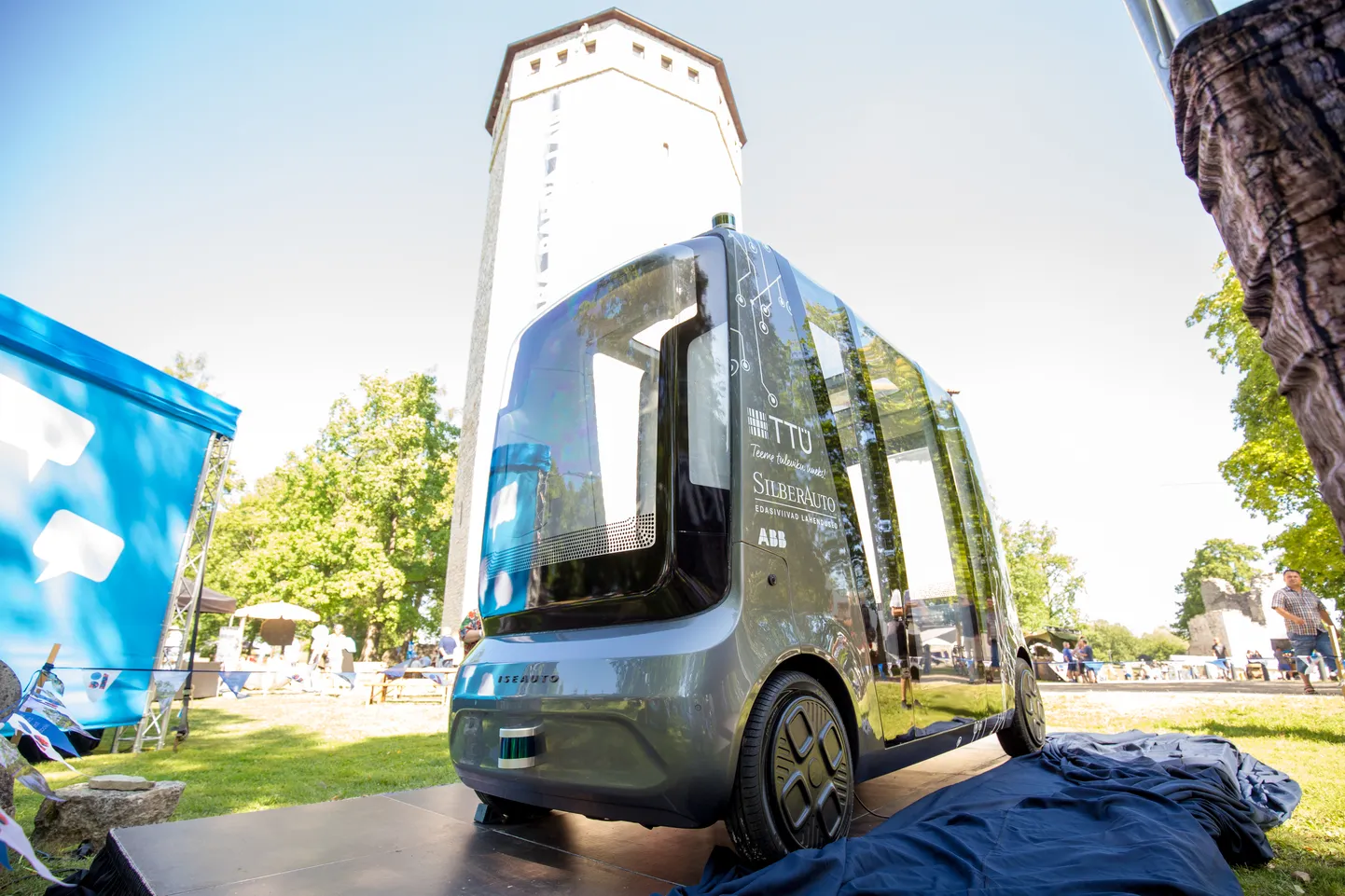 TTÜ isesõitev auto Paides 2018. aasta Arvamusfestivalil.