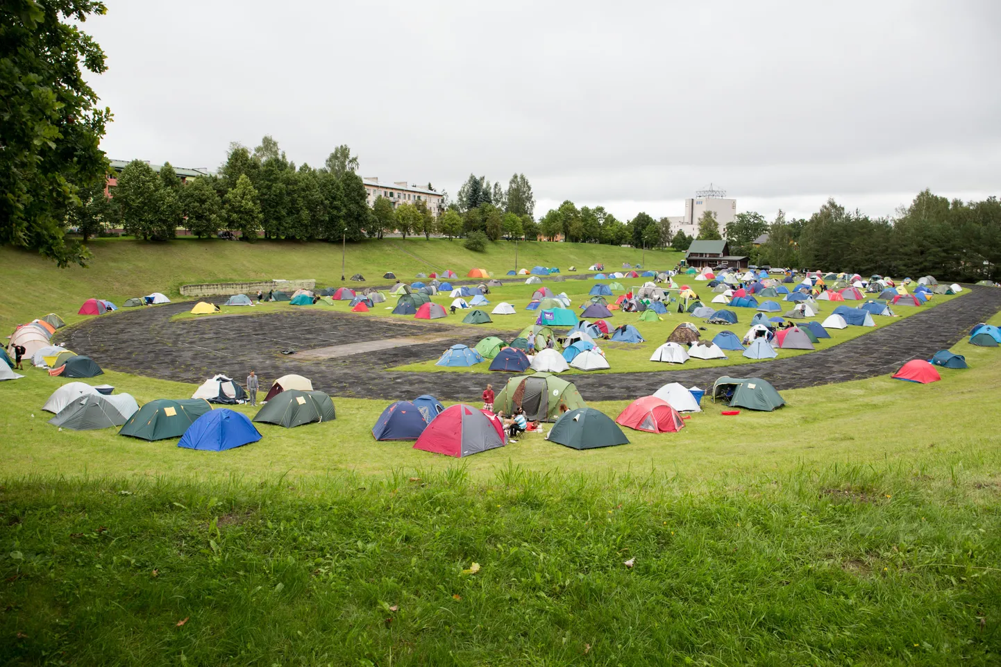 Intsikurmu festivali ajal on Põlva staadion kasutusel suure telklana. Tulevikus tahab vald taastada staadionil aga sportimisvõimalused.