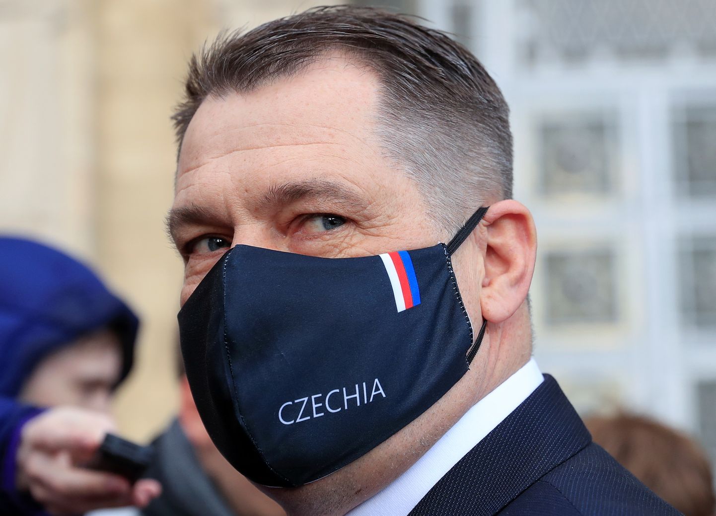 Tšehhi suursaadik Vitezslav Pivonka lahkub Vene välisministeeriumist Moskvas 22. aprill 2021.