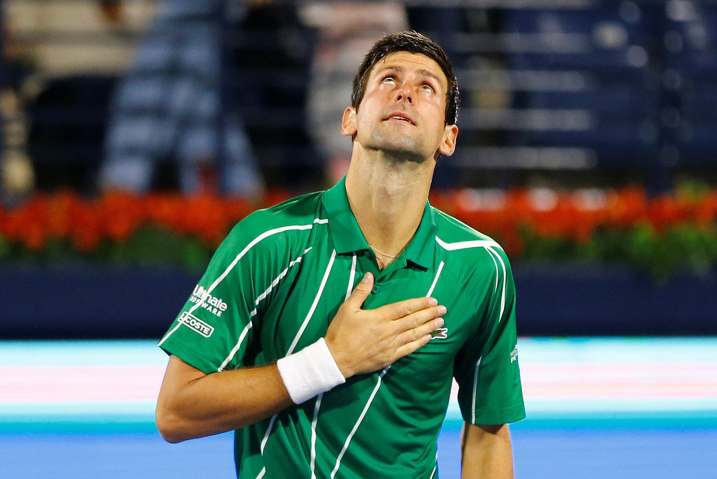 Pärast igat matši tänab Djokovic Jumalat. Foto on tehtud Dubais 28. veebruaril pärast mängu prantslase Gael Monfilsiga.