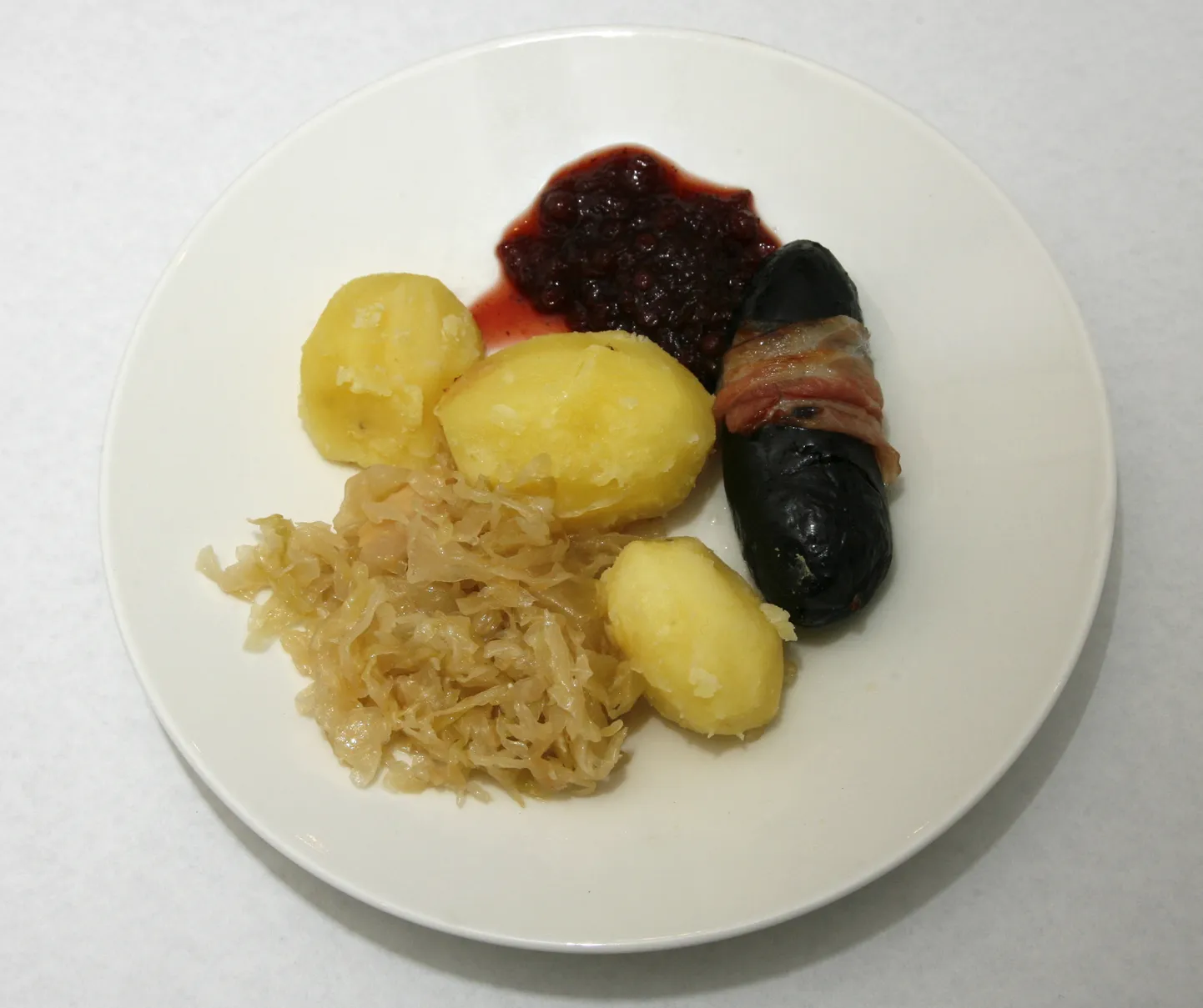 Jõulupraad verivorstiga.