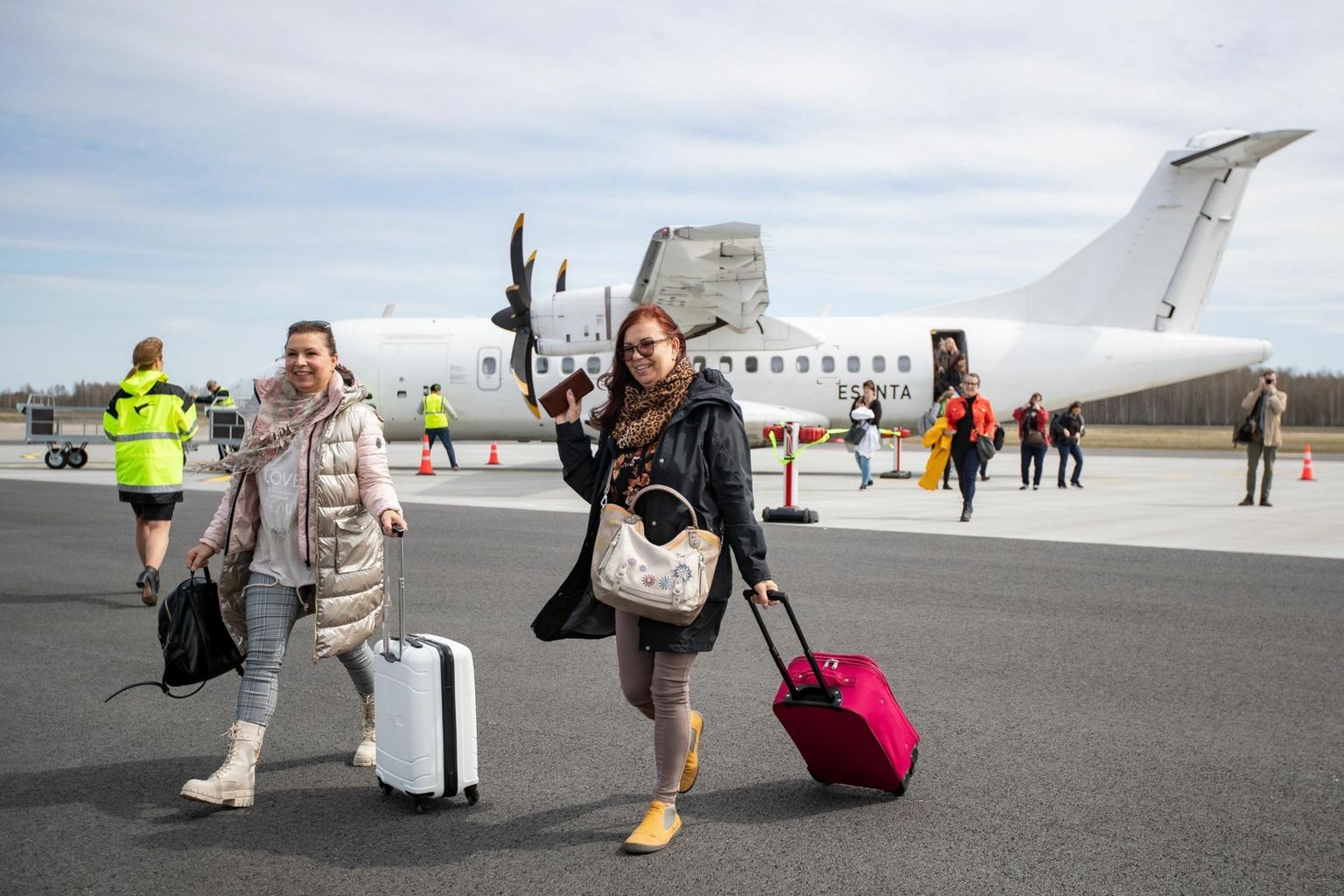 Pärnu lennujaamas maandus täna esimene rahvusvaheline lend.