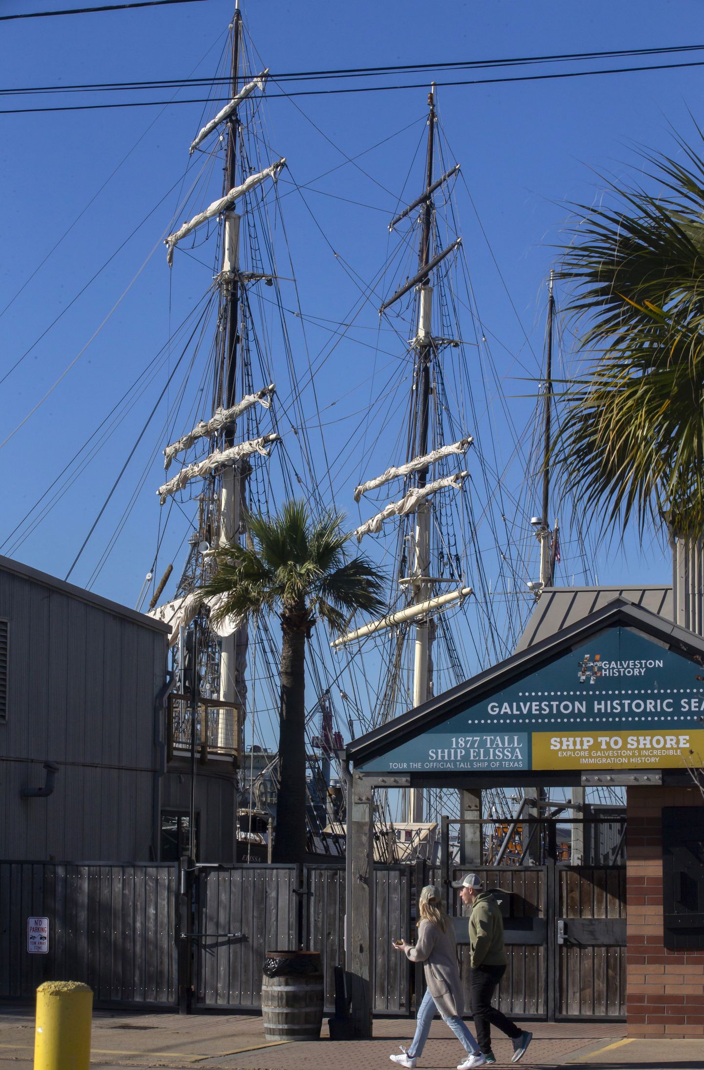 1877 aastal ehitatud kolmemastiline purjekas Elissa seisab muuseumi- ja õppelaevana Texase osariigis Galvestoni muuseumilaevasadamas.