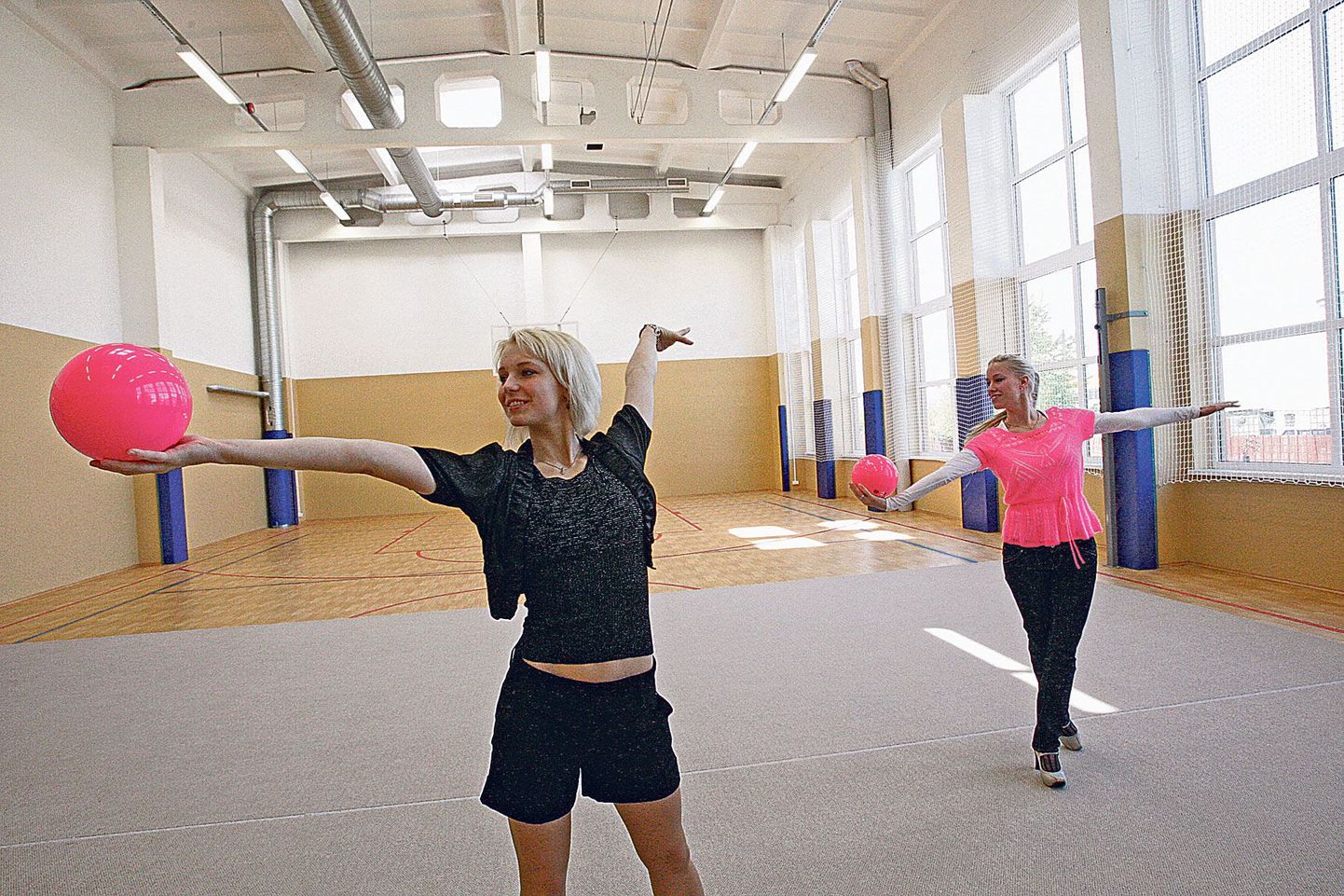 Saalide esimesed kasutajad on Tartu Kalevi iluvõimlemistreenerid Maria Filippova (vasakul) ja Tiina Tolmoff.
