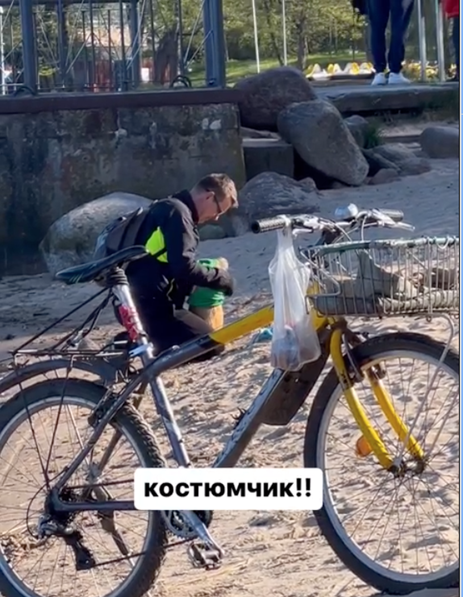 Нутрия в костюмчике.