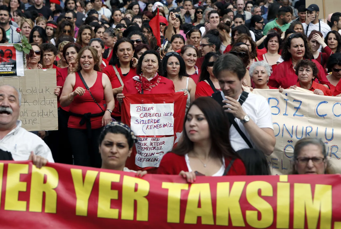 Pildil meeleavaldus Berliinis, millega avaldati toetust Türgi protestijatele.