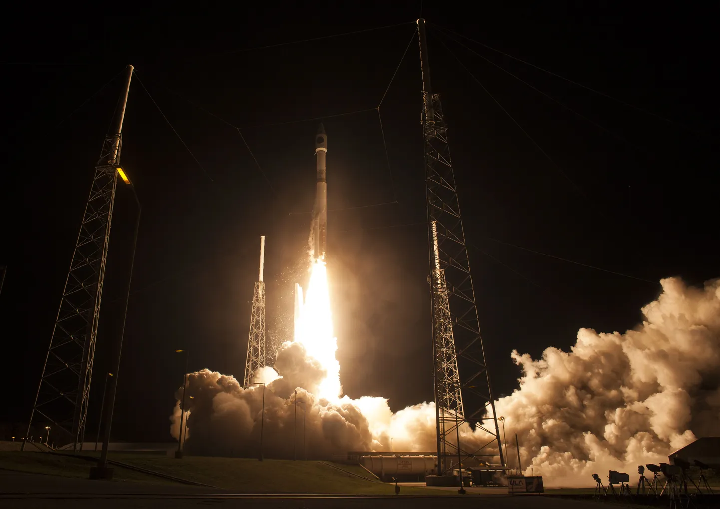 Raketi start Canaverali neemelt.