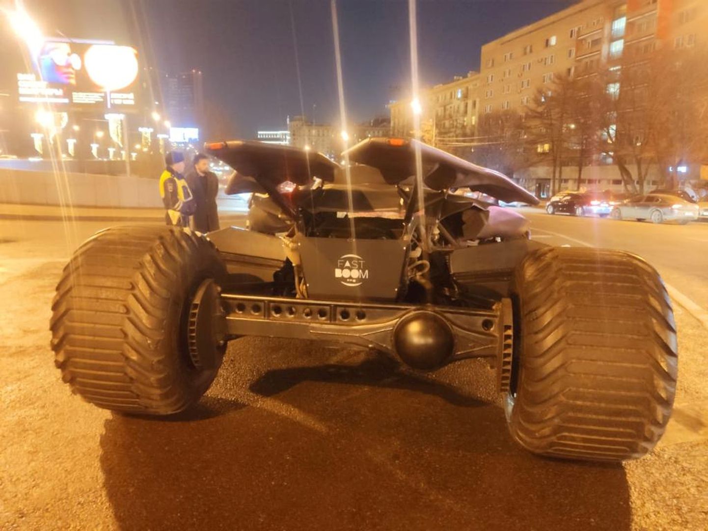 Moskva politsei konfiskeeris Batmobile'i, mis meenutab Batmani masinat 2016. aasta filmist «Batman v Superman: Dawn of Justice»