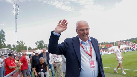 Surmavalt haige Sven-Göran Eriksson saatis Inglismaa koondisele liigutava sõnumi