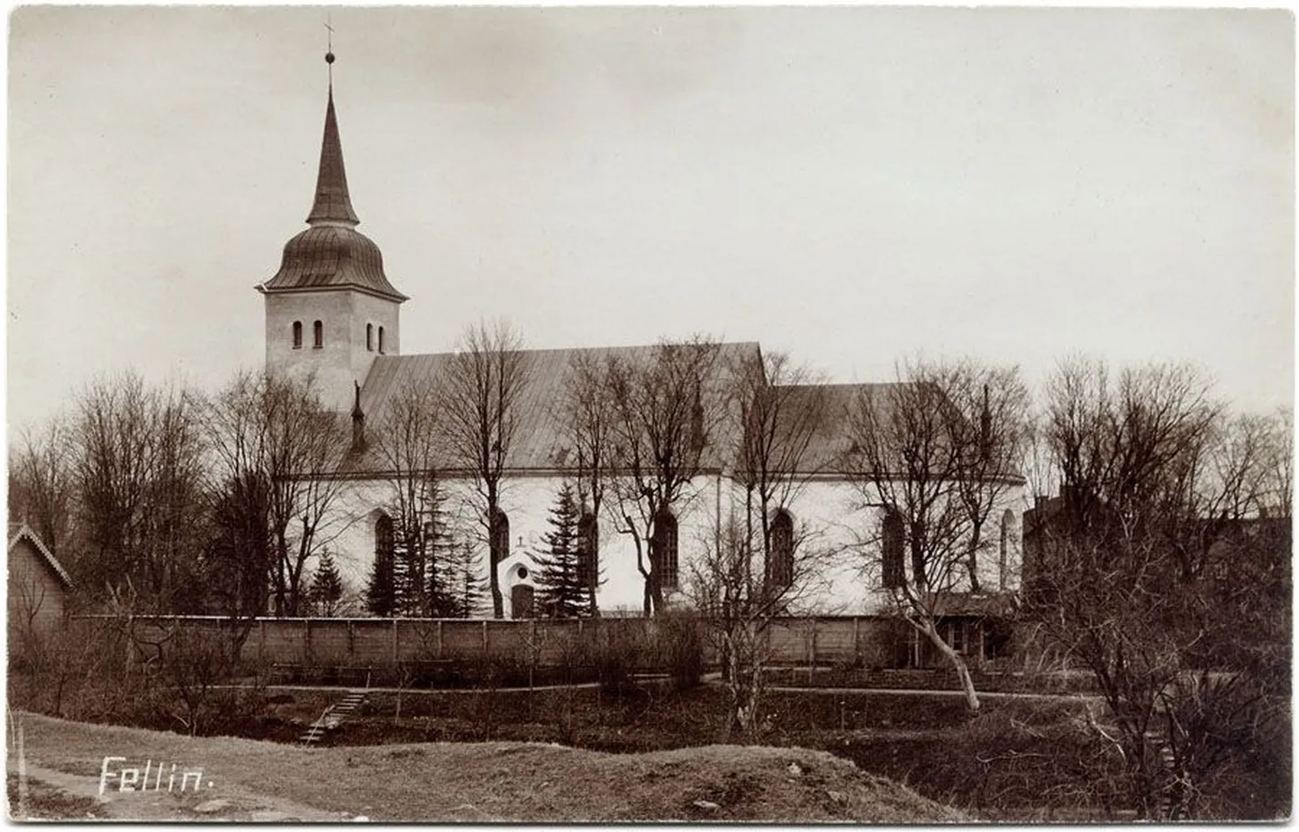 Kloostri pühakojaks ehitatud Jaani kirik on kõigi eelduste kohaselt vanim seniajani kasutuses olev Viljandi hoone.