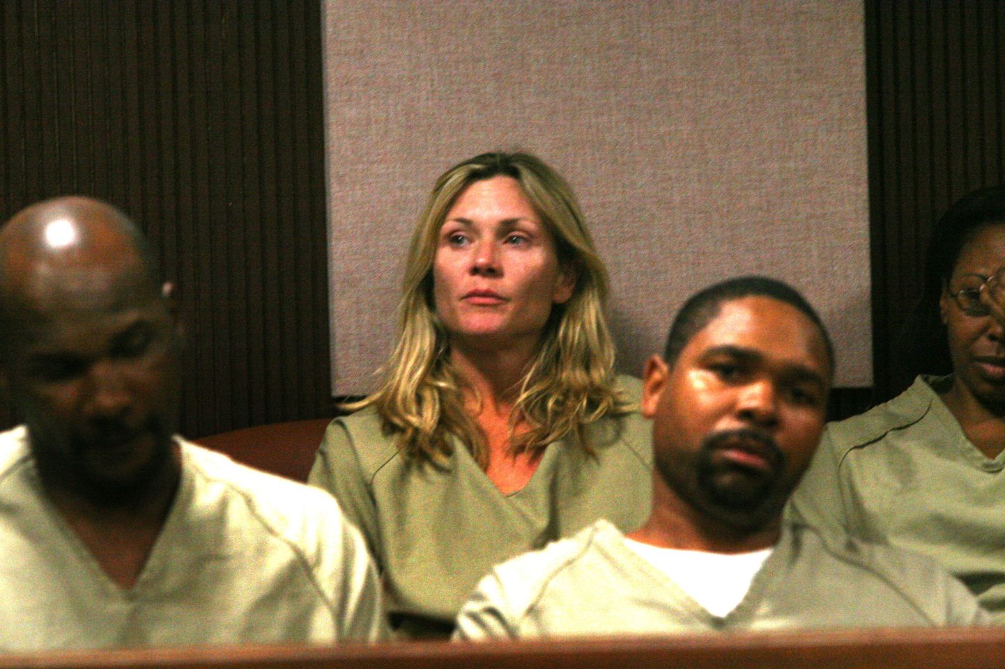 USA näitleja Amy Locane (keskel) 2010. aastal kohtus, kus talle määrati surmaga lõppenud autoavarii põhjustamise eest kolmeaastane vanglakaristus.