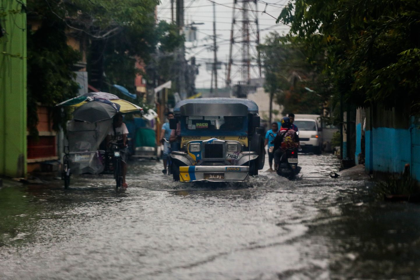 Üleujutatud tänav Filipiinidel. Pilt on illustreeriv.