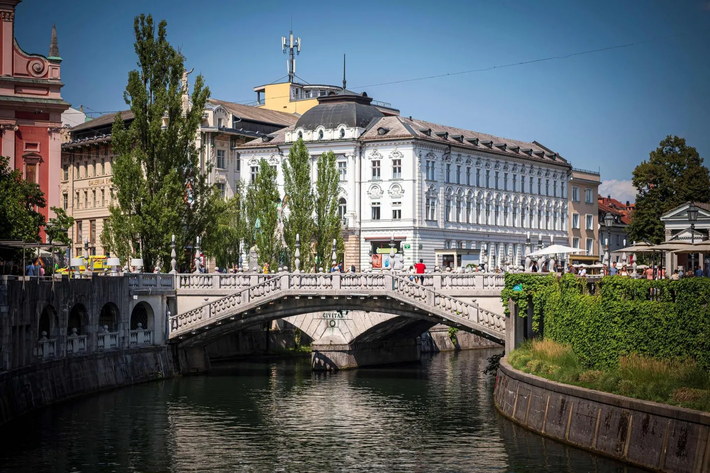 Arhitekt Jože Plečniki loodud sillad Ljubljana kesklinnas. UNESCO otsustas võtta tema loomingu Sloveenia pealinnas kaitse alla.