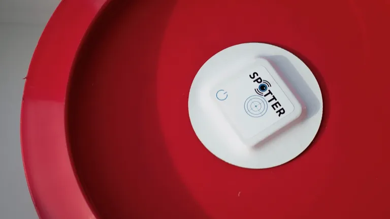 Õpilasfirma Spotter disc golf'i ketaste jälitusseade.