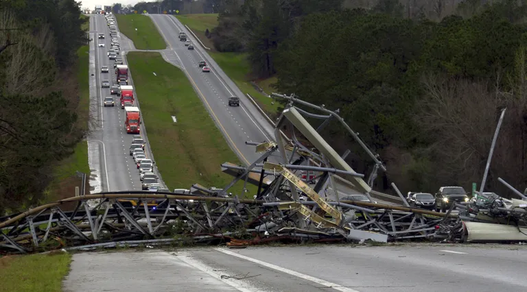 Tornaados maha langenud mobiilimast Lee makonnas Alabama osariigis.
