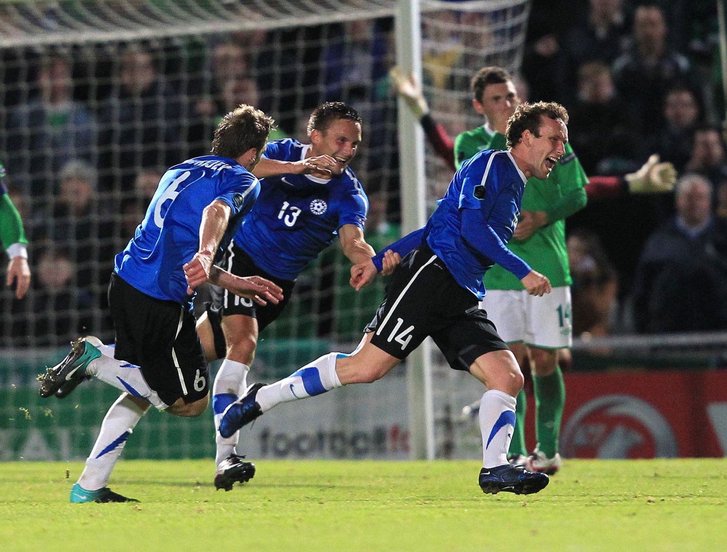 Oktoobris 2011 Belfastis Eestit joovastanud Konstanin Vassiljev (paremal) on endiselt rivis, tema kälimees Aleksandr Dmitrijev ja Martin Vunk mängijakarjääri aga lõpetanud. 