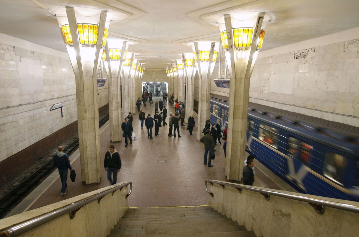 Minski Oktjabrskaja metroojaam