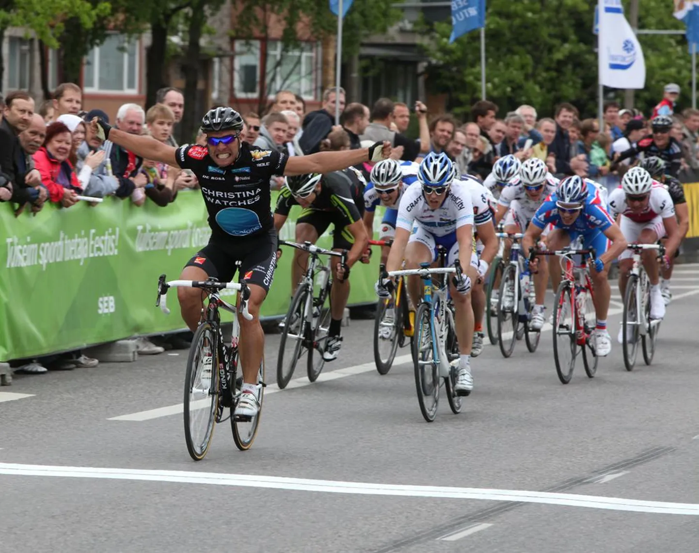 Tallinna-Tartu GP grupifiniši võitis itaallane Angelo Furlan (vasakul), kes edestas Jonas Ahlstrandi (vasakult neljas) ja prantslast Alexandre Blaini (vasakult teine).