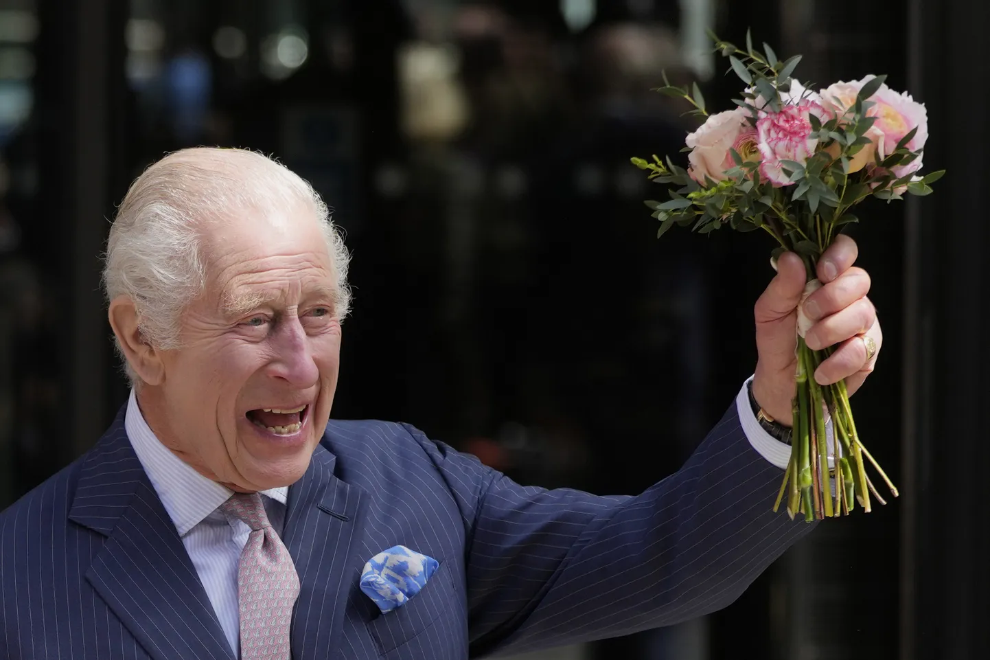 Kuningas Charles III külastas 30. aprillil Londoni kesklinnas Macmillani vähiravikeskust.