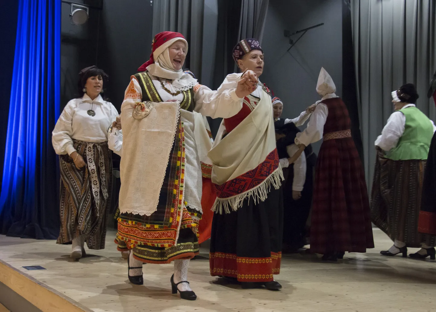 "Vecmāmiņas 2018" dalībnieces tērpjas tautastērpos