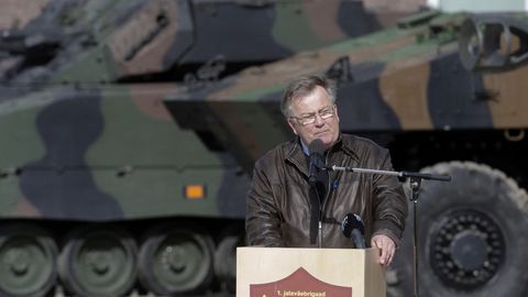 Taani endist kaitseministrit süüdistatakse riigisaladuste paljastamises