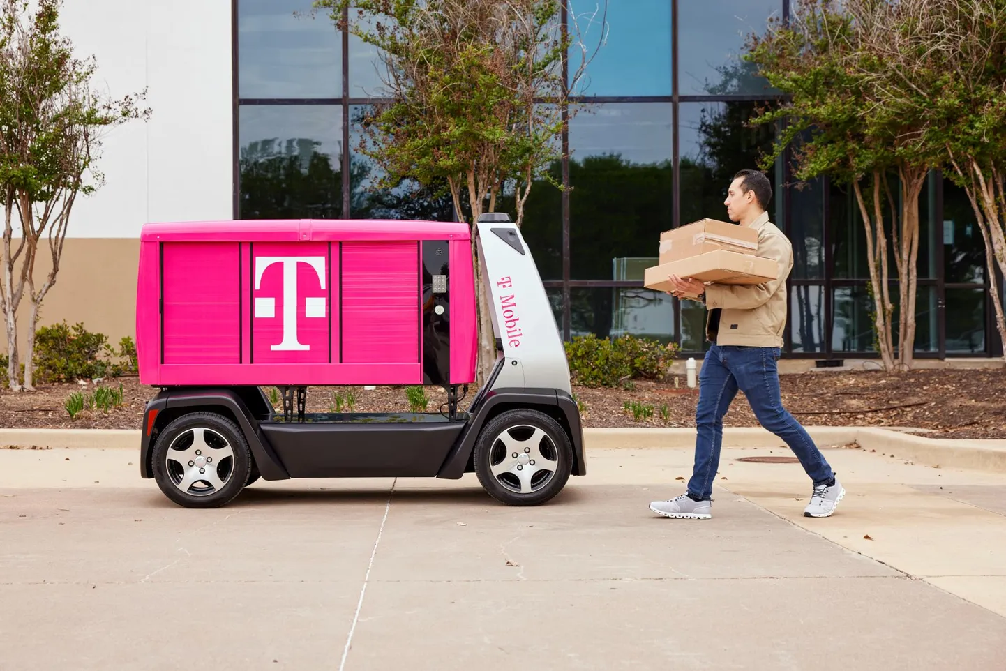 Clevoni isejuhtiv robotkuller liigub USA teedel T-Mobile'i värvides.
