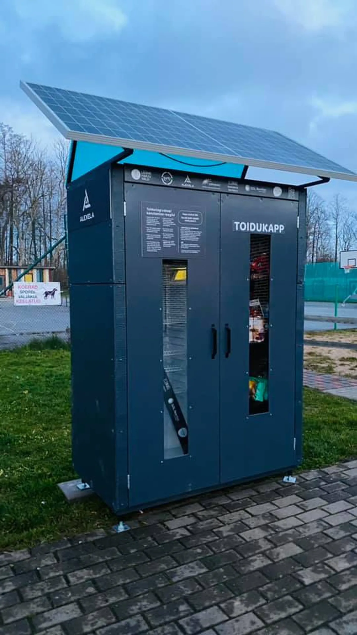 Toidujagamiskapp on ligipääsetav ja kasutamiseks kõigile.
