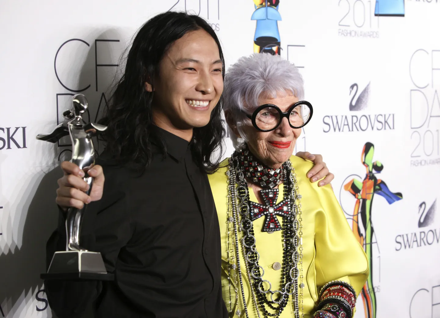 Moedisainer Alexander Wang ja Iris Apfel (93).